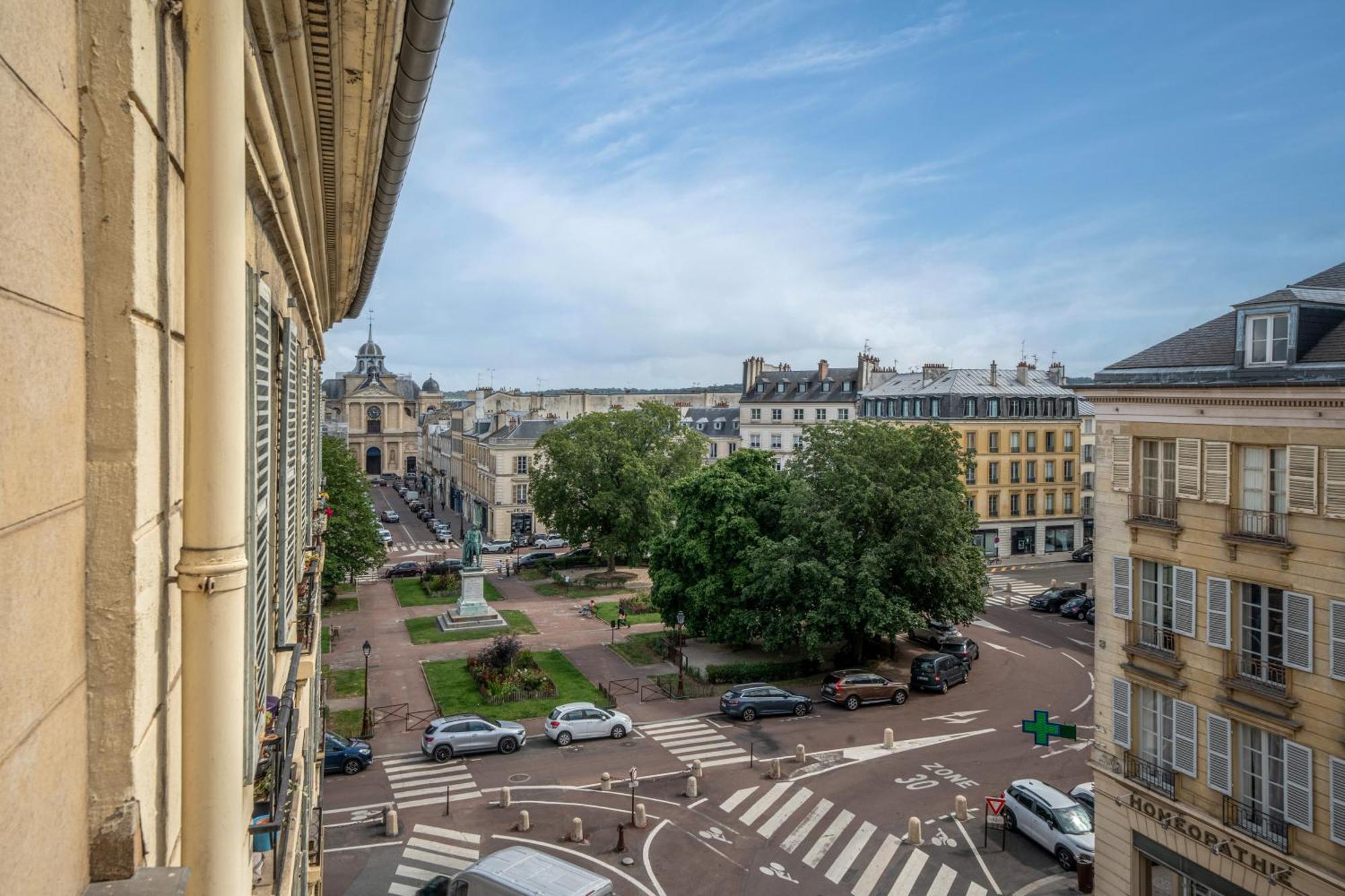 Le Versailles Soleil Classe 3 Etoiles Charme & Vue Chapelle Royale Kültér fotó
